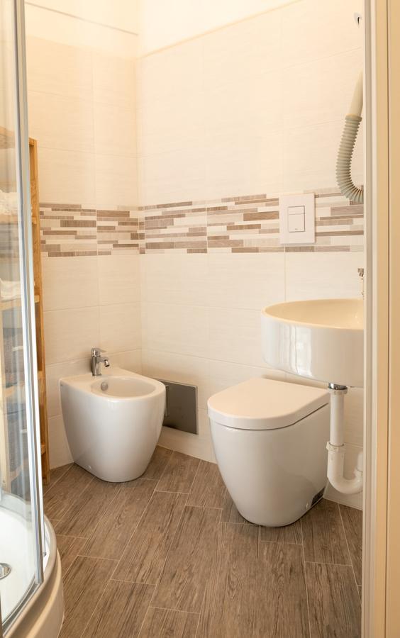 Single Room,664719177:JPEG